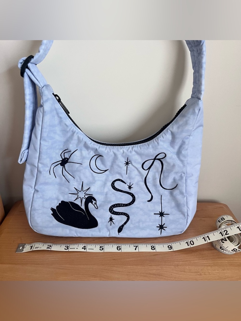baggu shoulder bag with embroidered ballet design - Picture 3 of 6